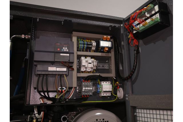 Винтовой компрессор с ременным приводом и...