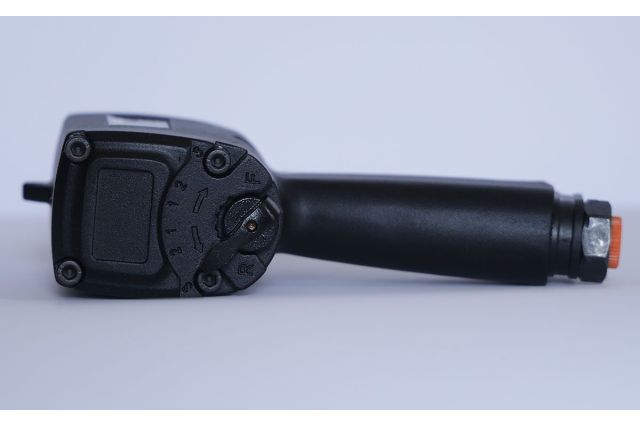 Пневматичний ударний гайковерт TAGRED TA801 1/2