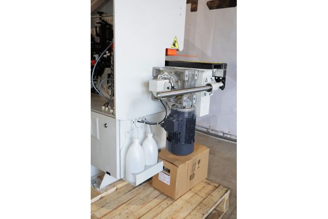 Автоматический кромкооблицовочный станок...