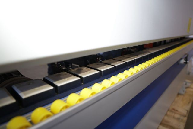 Автоматичний кромкооблицювальний верстат...