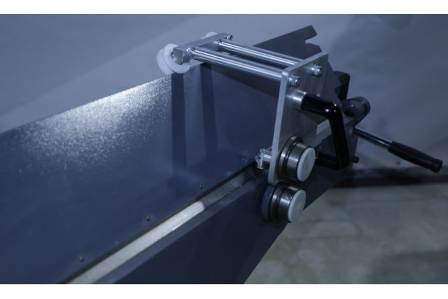 Ручний листозгинальний верстат з ріжучим ножем...