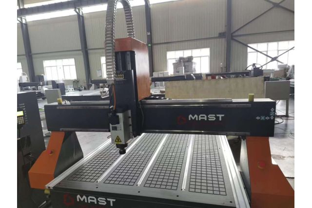 Фрезерний верстат по дереву з ЧПУ MAST 1325