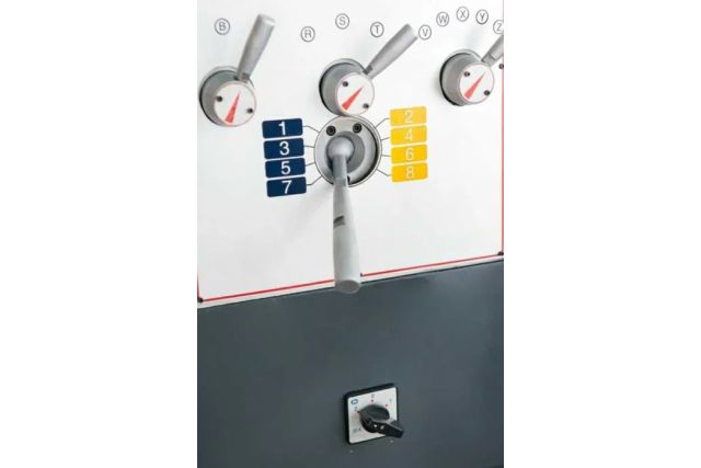 Універсальний токарно-гвинторізний верстат MAST...