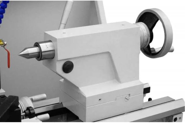 Універсальний токарно-гвинторізний верстат MAST...