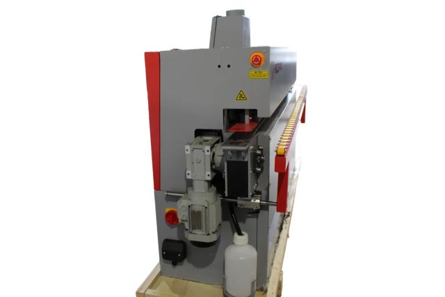 Автоматичний кромкооблицювальний верстат...