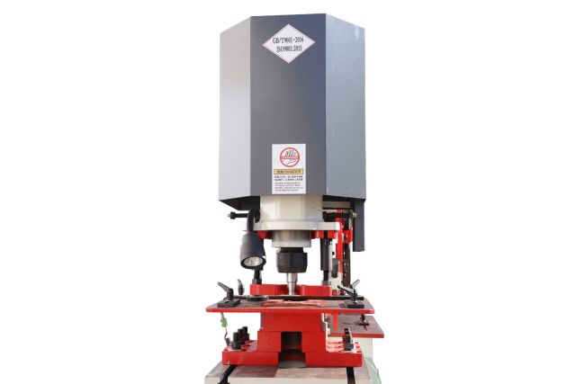 Гідравлічні прес-ножиці MAST Metalltechnik Q35Y-25