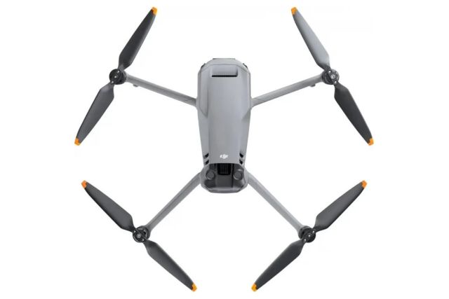 Квадрокоптер DJI Mavic 3