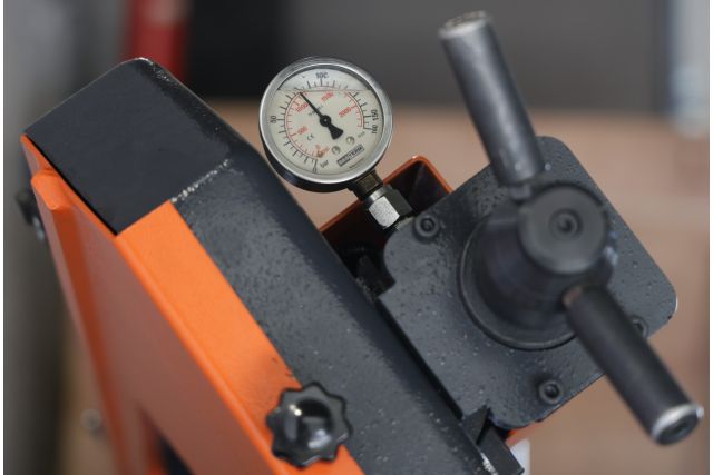 Полуавтоматическая ленточная пилка DISPA MAKINA...