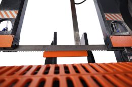 Напівавтоматична двохколонна стрічкова пилка DISPA MAKINA D-Y 550