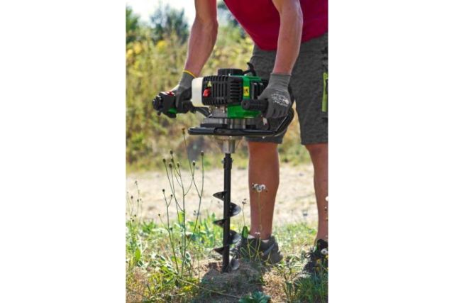 Бензобур Zipper ZI-ELB70