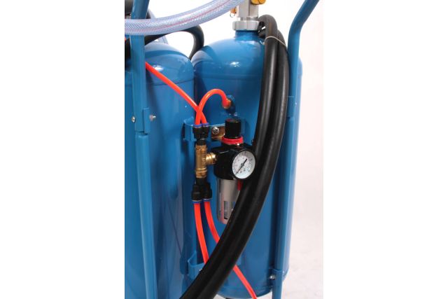 Пескоструйное устройство с двумя абразивами...