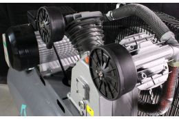 Поршневий компресор MAST VA90/200L 400