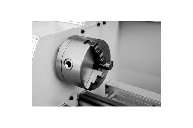 Токарний верстат CORMAK TYTAN 750 VARIO