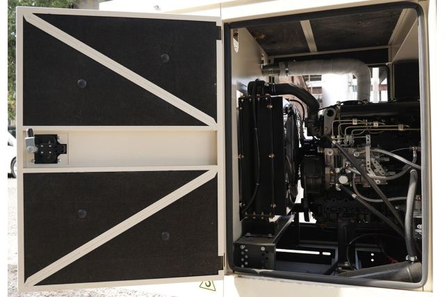 Дизельный генератор UNIVERSAL UND-K 77 KVA 