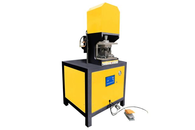 Пресс гидравлический для угловой высечки...