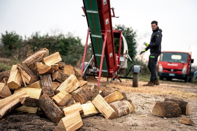 Полуавтоматическая машина для резки и раскола...