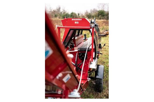 Напівавтоматична машина для різання і розколу...