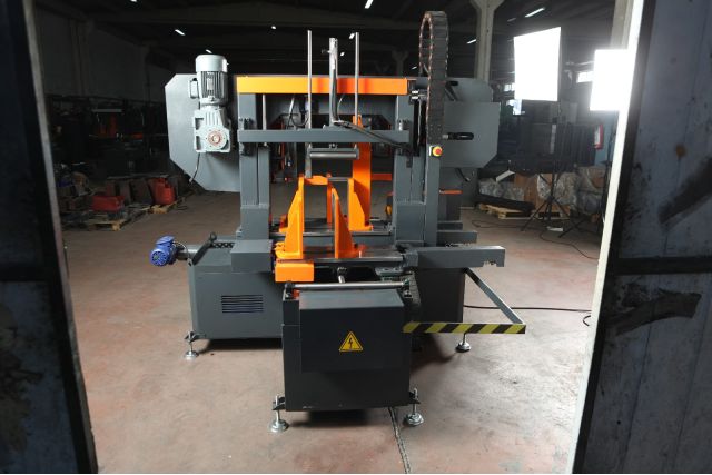 Автоматическая двухколонная ленточная пилка...