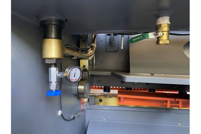 Гідравлічні гільйотинні ножиці DURMARK...