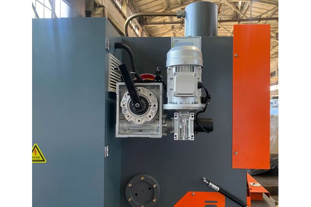 Гідравлічні гільйотинні ножиці DURMARK...