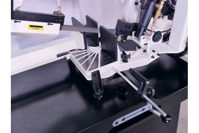 Ленточная пила по металлу MAST Metalltechnik...