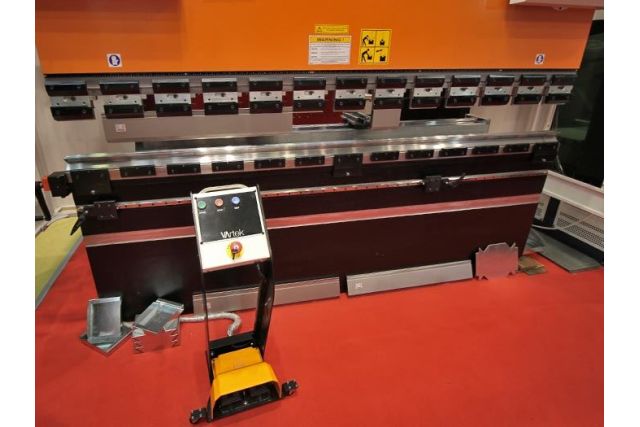 Гидравлический листогибочный пресс с ЧПУ VARTEK...