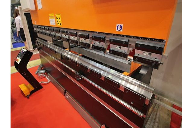 Гідравлічний листозгинальний прес з ЧПК VARTEK...