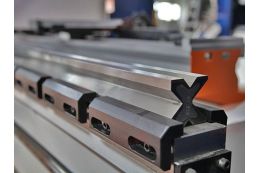 Гидравлический листогибочный пресс с ЧПУ VARTEK 2600x135 Advance Form