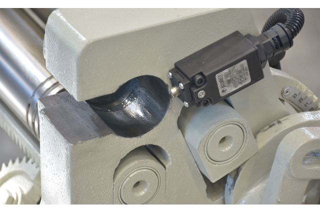 Роликовий листогиб Isitan IR 2050 x 75