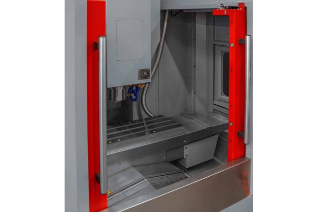 Фрезерный станок по металлу с ЧПУ HOLZMANN CF500