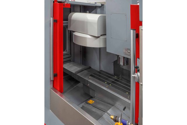 Фрезерный станок по металлу с ЧПУ HOLZMANN CF500