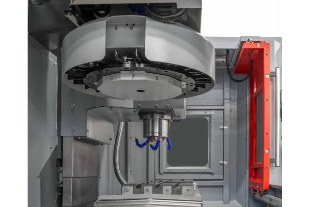 Фрезерный станок по металлу с ЧПУ HOLZMANN CF500