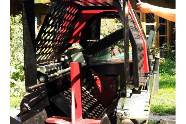 Напівавтоматична машина для різання і...