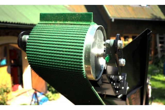 Напівавтоматична машина для різання і розколу...