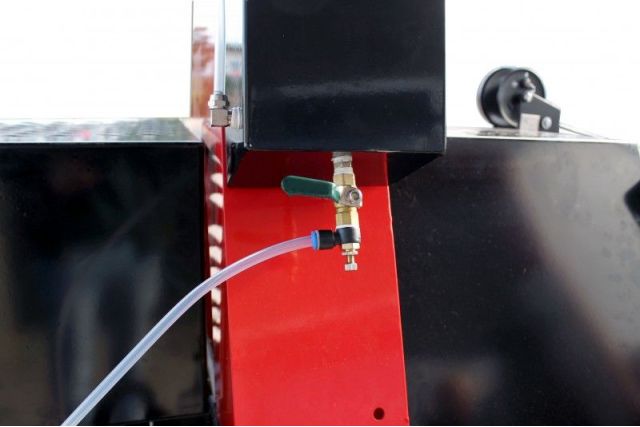 Напівавтоматична машина для різання і розколу...