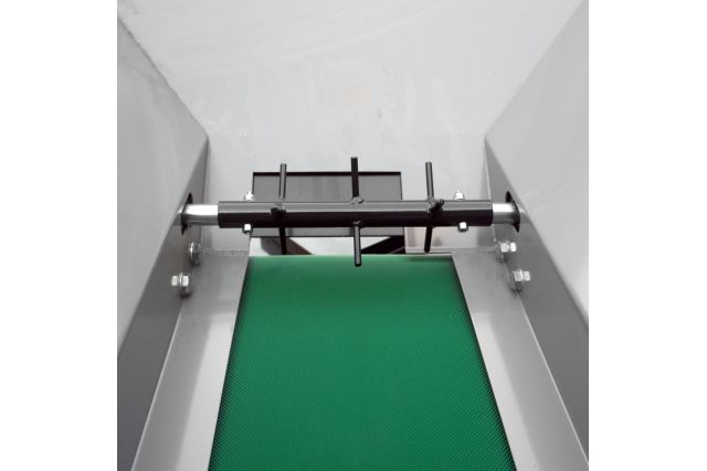 Самоходный разбрасыватель удобрений и песка...