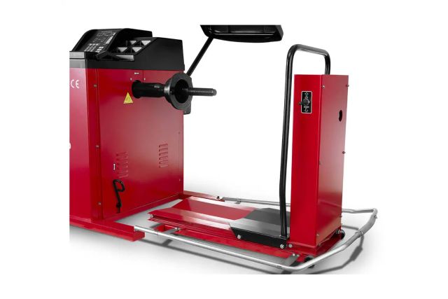 Напівавтоматичний балансувальний верстат з...