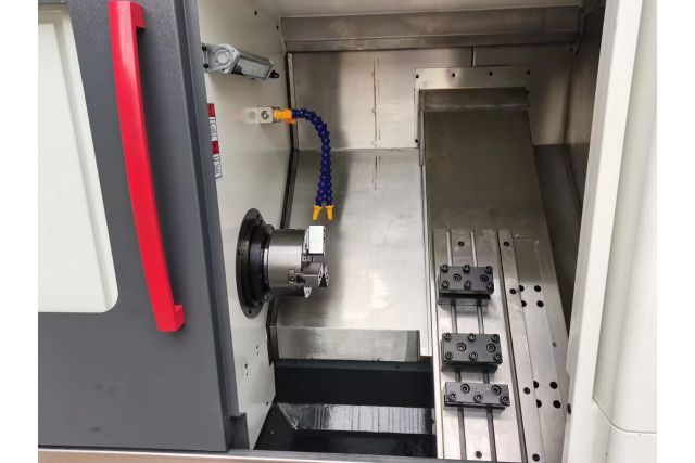 Токарный станок с наклонной станиной MAST MLS 360