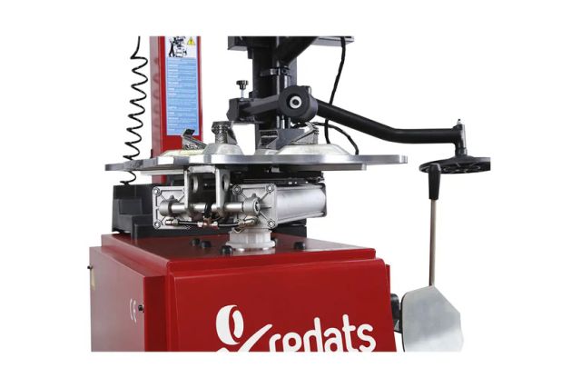 Автоматический шиномонтажный станок с навесным...