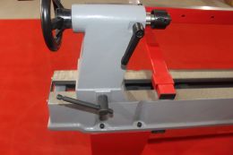 Токарний верстат для обробки і заточування заготовок Holzmann VD 1100N