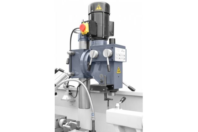 Токарно-гвинторізний верстат CORMAK AT320