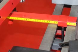 Токарний верстат для обробки і заточування заготовок Holzmann VD 1100N