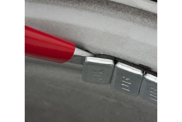 Плоскогубцы для набивки балансировочных...