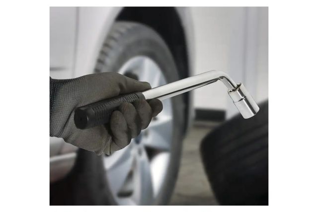 Телескопический ключ для колес 1/2"