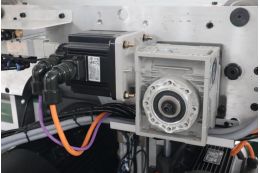 Пильний центр з переднім завантаженням HOLD HP330