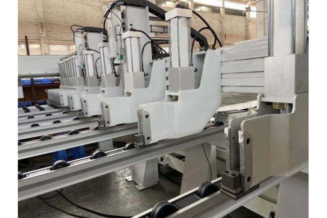 Пильний центр з передньою загрузкою HOLD HP330GK