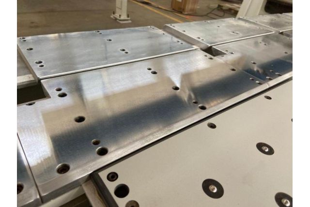 Пильний центр з передньою загрузкою HOLD HP330GK