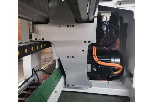 Пильний центр з переднім завантаженням HOLD HP330