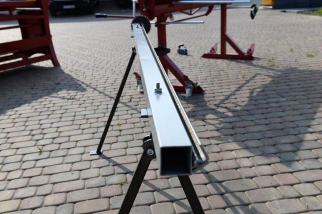 Верстат для загинання країв листа металу...