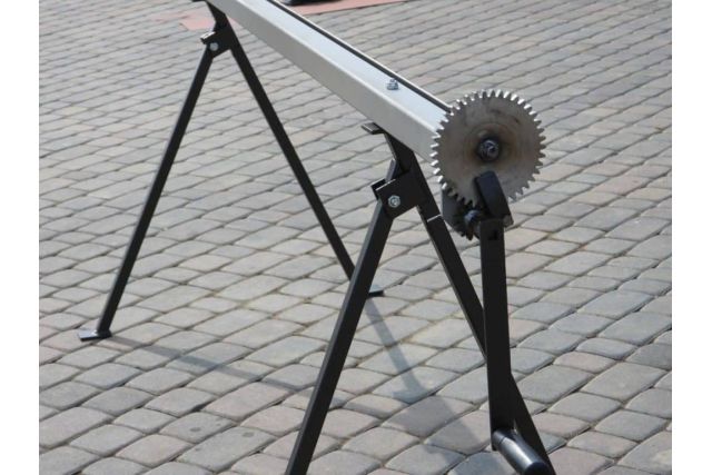 Верстат для загинання країв листа металу...